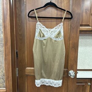 Vintage Vassarette taupe slip 36